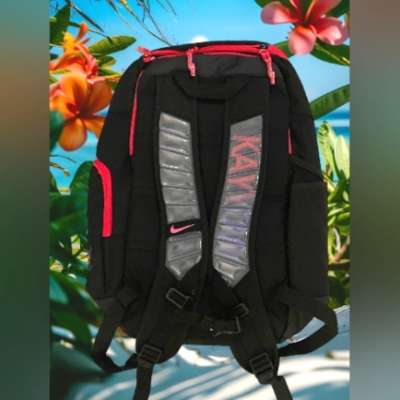 Nike Elite Pro Hoops Backpack: Ultimate Storage for Athletes on the Move - Picture 2 of 2